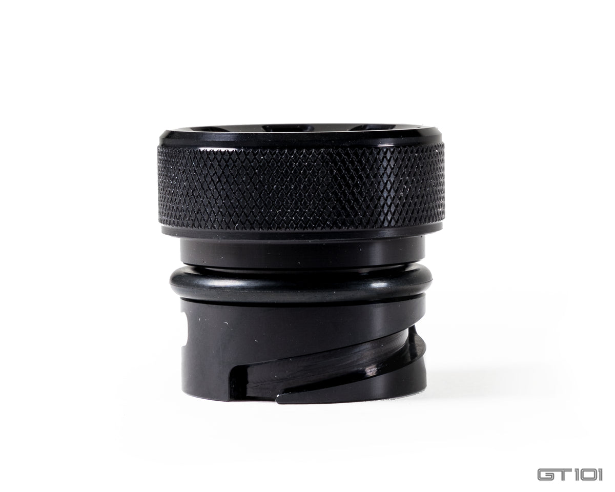 GT101 billet aluminium oil filler cap for Ford Mustang S550 and S650, black anodised finish with knurled grip and engraved GT101 logo